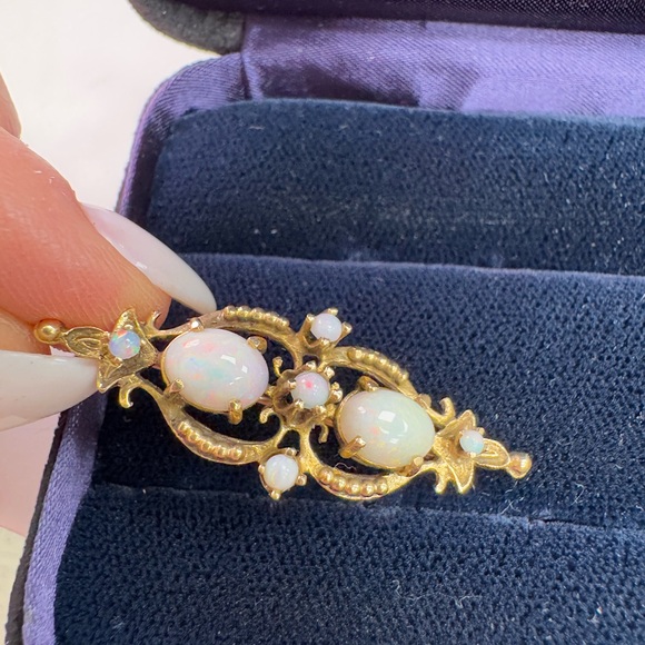 14K yellow gold and opals antique estate sale in brooch